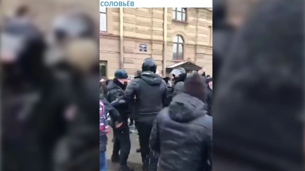 Фото нападения полиции на митингующих в Нижнем Новгороде. 1019 Нападение на полицейского. АУЕШНИКИ напали на полицейских.