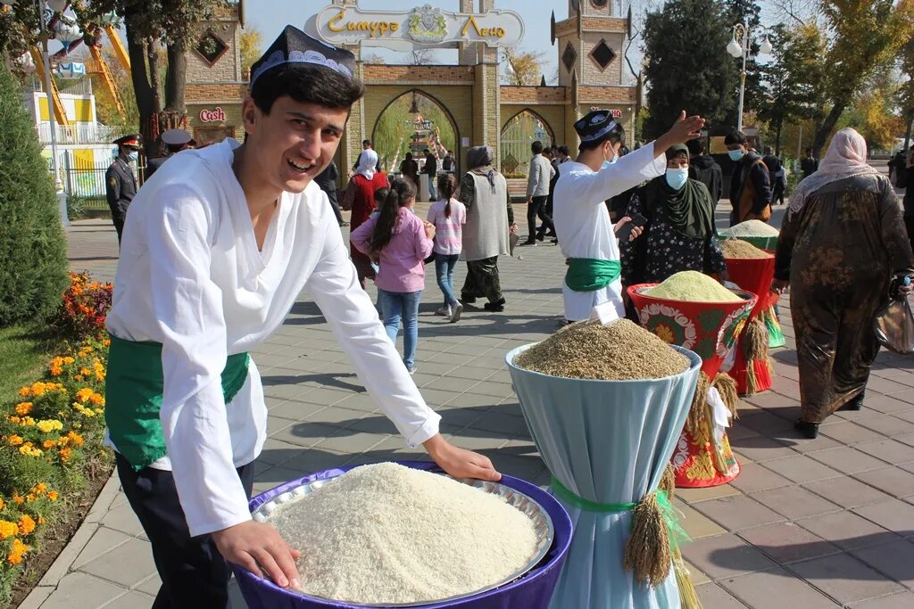 Включи таджик. Праздник Мехргон. Мехрган национальный праздник в Таджикистане. Таджикистан Душанбе рис. Праздник тиргон Таджикистан.