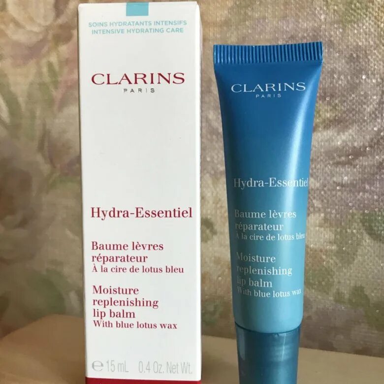 Бальзам для губ clarins hydra essential. Кларанс бальзам для губ. Hydra-essentiel moisture replenishing lip balm. Clarins бальзам для губ hydra-essentiel. Clarins бальзам для губ голубой.