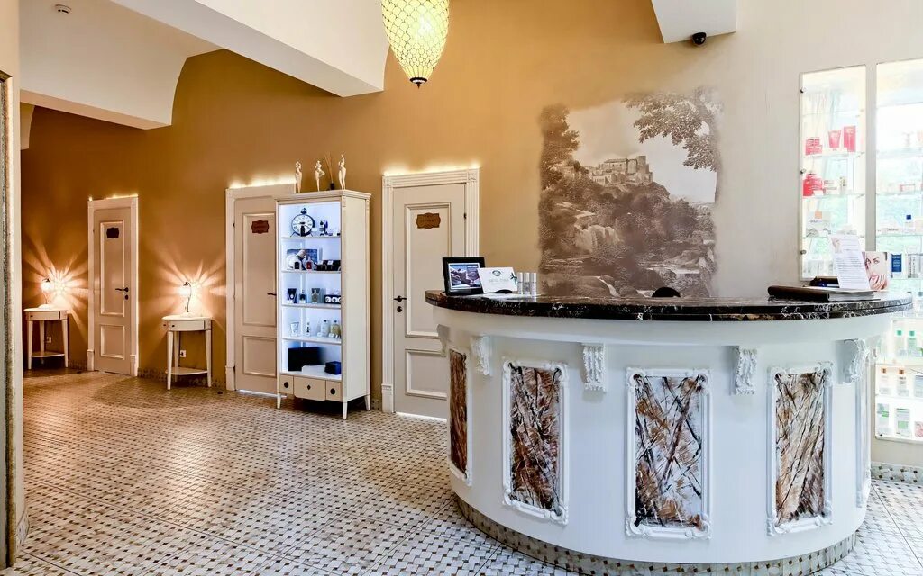 парикмахерская зона у панорамных окон. салоны маникюра на васильевском острове. центр красоты петербург. центр красоты петербург. центр красоты.