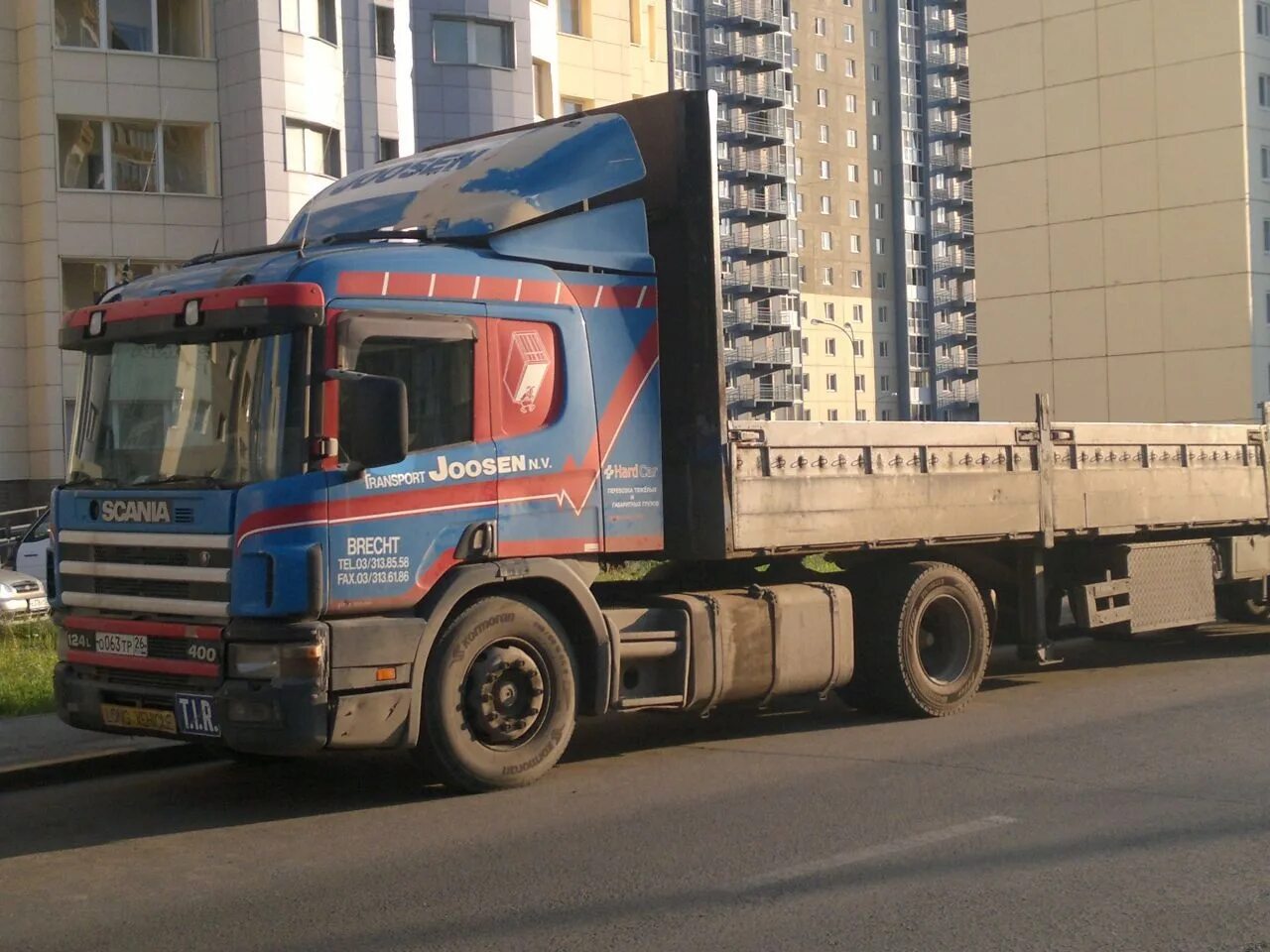 Аренда шаланды спб. Шаланда 40 тонн. Шаланда полуприцеп. Скания шаланда. Шаланда бортовая.