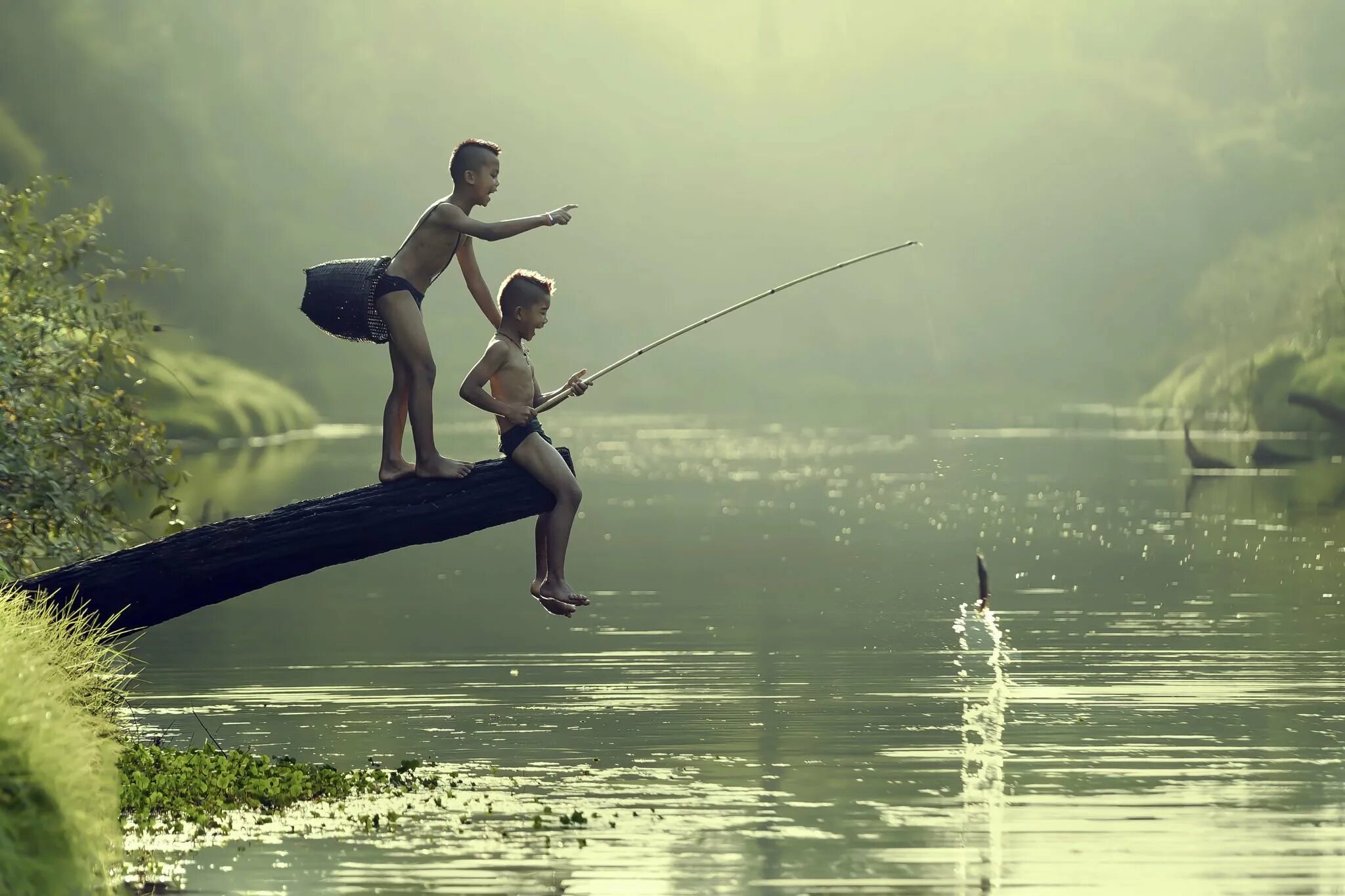 Приколы на рыбалке. Девушка рыбачит. Девочка с удочкой. Интересное про рыбалку. Лови смело