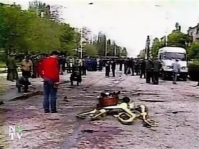 1 мая 2002. Теракт в Каспийске 9 мая 2002.
