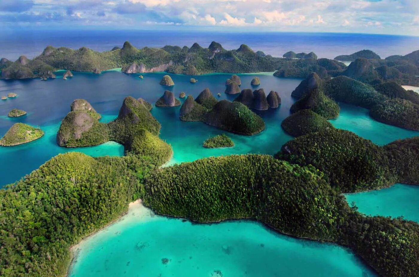 Что такое индонезия. Острова Раджа-Ампат. Архипелаг Раджа Ампат. Коралловые рифы острова Раджа-Ампат. Raja Ampat Индонезия.