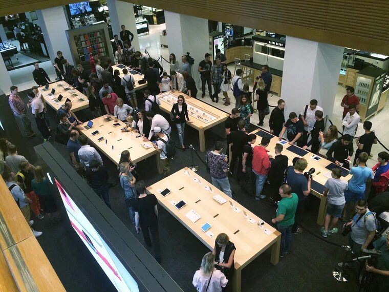 Цум айфоны. Магазин apple в москве в цуме. apple store москва цум. apple shop цум. цум магазин айфонов.