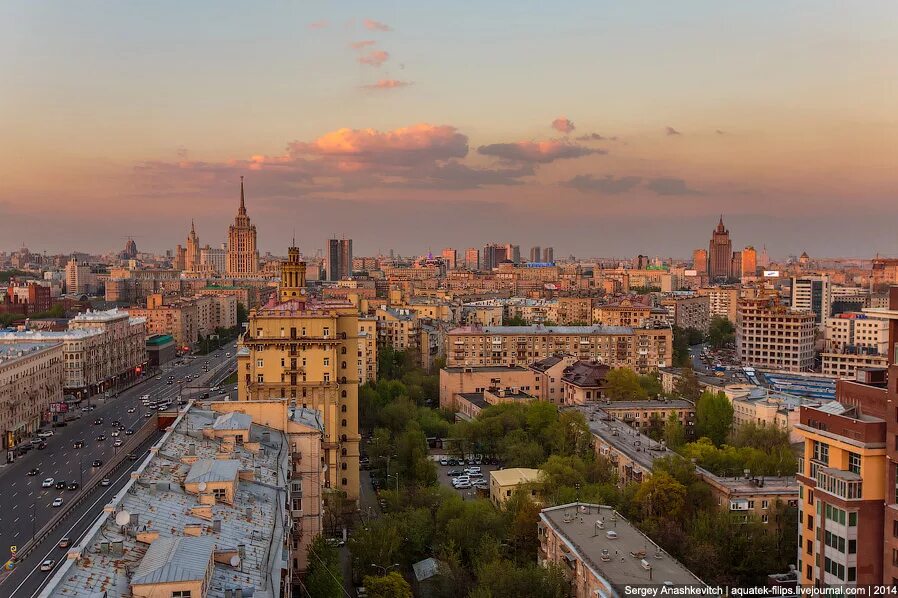 Москва какой огромный город. Москва с высоты птичьего полета панорама. Московские крыши. Виды крыш. Вид с крыши Москва.