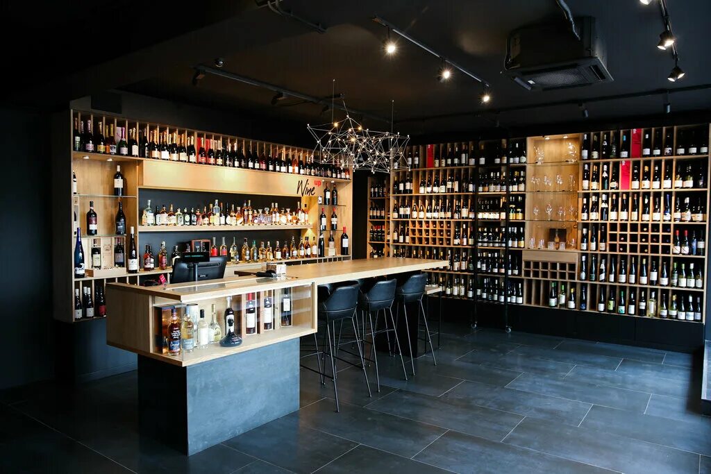 реклама алкоголя в магазине. Piano piano винный бутик. петербург спиртные напитки. Wine dine, санкт-петербург. алкоголь в магазине.