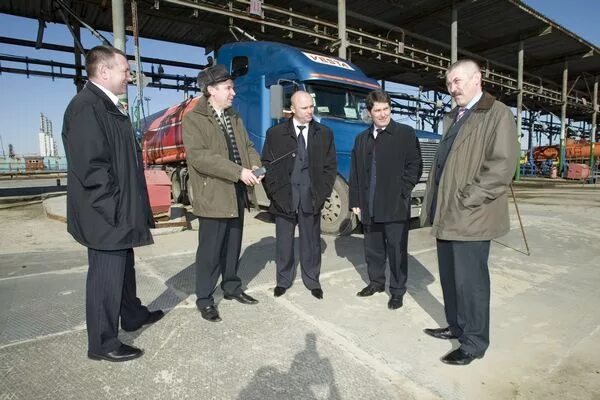 молчанов директор гелиевого завода. мочалин игорь валерьевич бежицкая сталь. главы «мотор сич» вячеслава богуслаева. директор завода вымпел рыбинск. невский завод трубодеталь машошин алексей андреевич.