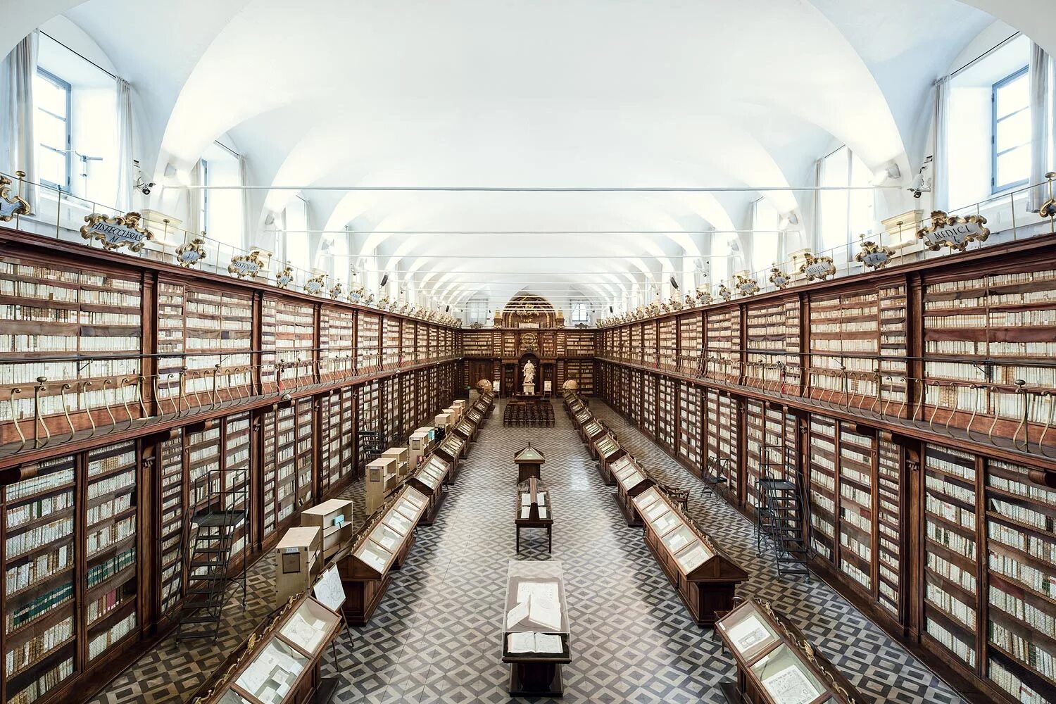 Библиотека в праге клементинум. • библиотека монастыря св. Библиотека англии 16 век. Александрийская библиотека ивана грозного. Самая 1 библиотека.