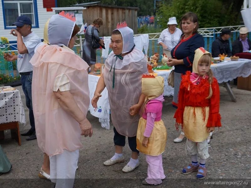 Погода крестьянка алтайский край. Поселок Комсомольский Алтайский край Мамонтовский район. Первомайск Мамонтовский район Алтайский край. Главная администрация Мамонтовского района. Потеряевка Мамонтовского района Алтайского сейчас.