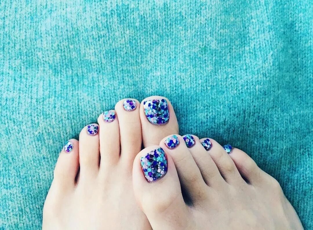 10 feet. 121 feet. 10 feet tall. 10 feet. Лейси чаберт feet.