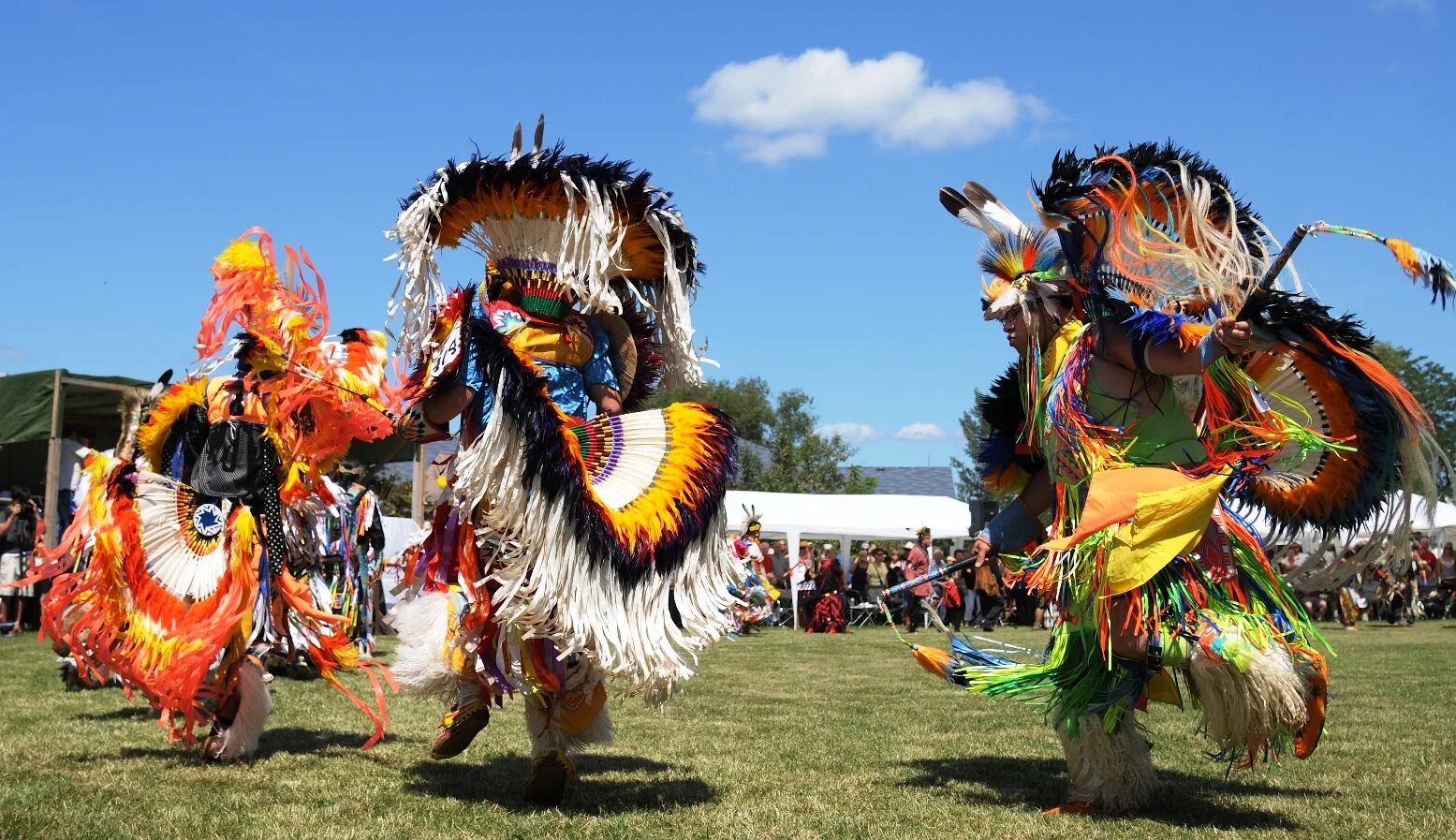 Индейцы в Онтарио. Тринидад индейцы. Канада танцы. Осенний фестиваль.