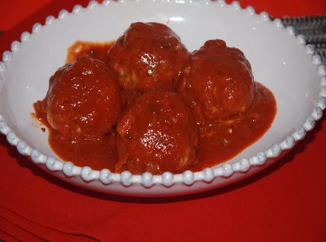 котлеты с подливкой. биточки в томатном соусе. котлеты в томатной пасте. подлива для котлет с томатной пастой. подлива для котлет с томатной пастой.