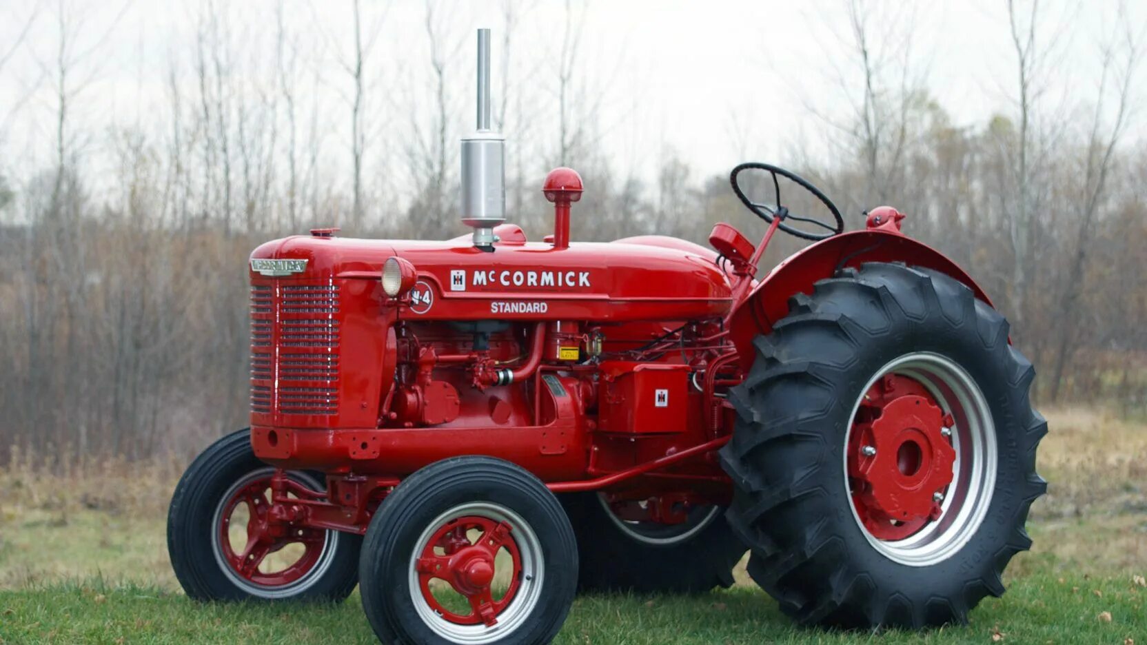 S tractor. Трактор MCCORMICK 1940. Cormick farmall трактор. Трактор MCCORMICK Retro. Трактор 1950.