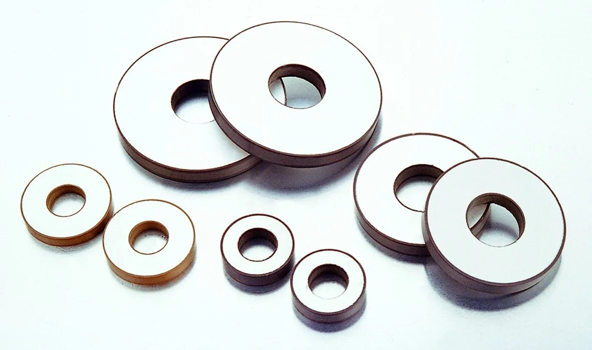 контакты для пьезокерамики. пьезокерамика. цилиндрического пьезокерамического преобразователя. пьезоэлектрическая керамика. пп4 пьезокерамика.