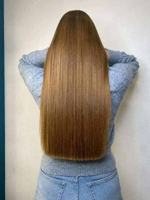 Стрижка полукругом на средние волосы. Стрижка ниже лопаток. Ламинированные волосы средней длины. Волосы по лопатки. Стрижки на волосы по лопатки.