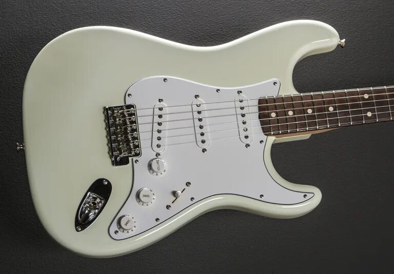 Squier affinity stratocaster. Squier Affinity Stratocaster White. Fender Bullet Strat White. Squier Bullet Strat. Squier Bullet Stratocaster White.