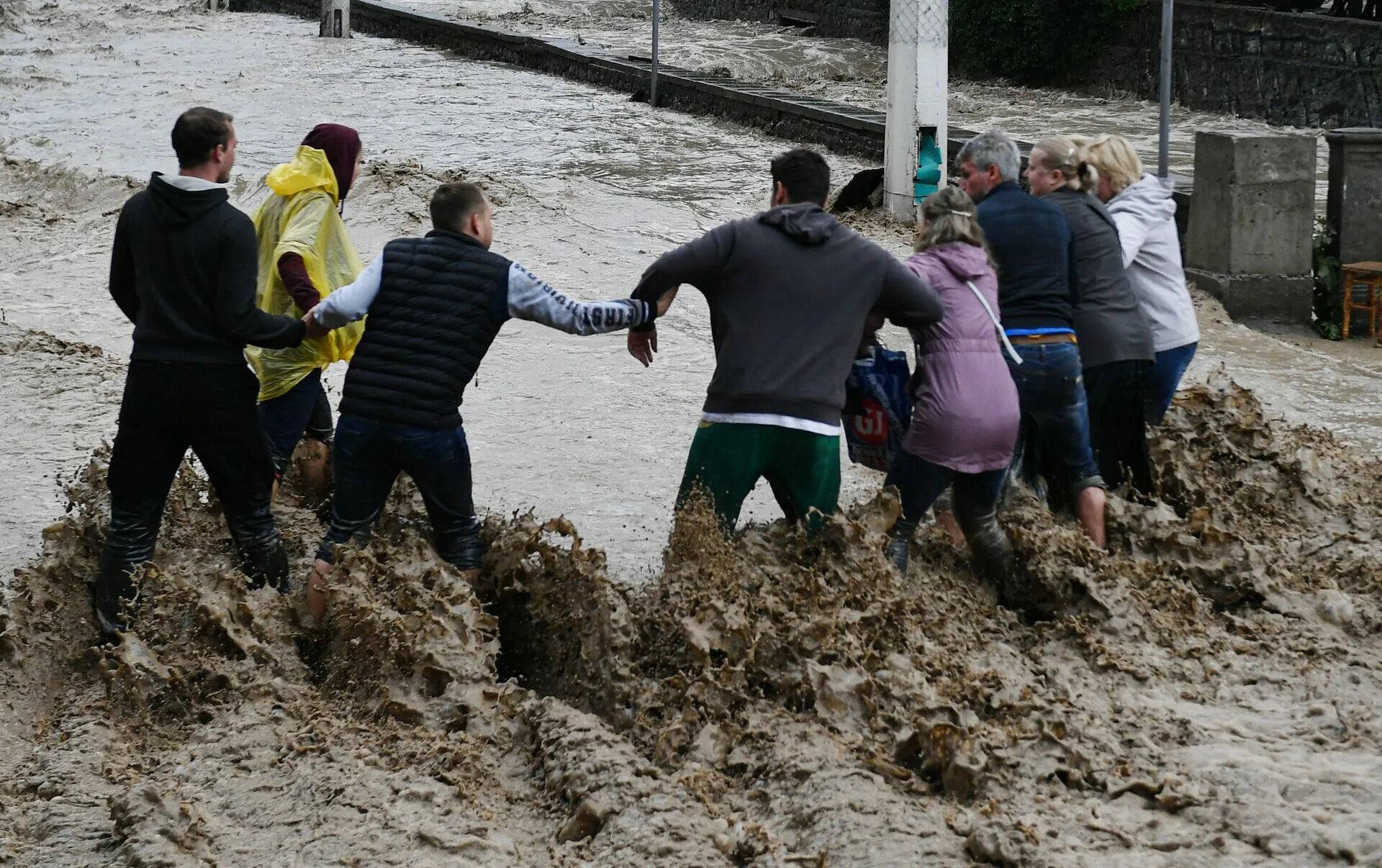 Наводнение в крыму июнь 2021. Ситуация в крыму. Крым обстановка на сегодня. Обстановка в крыму сегодня последние. Задержание охраной.