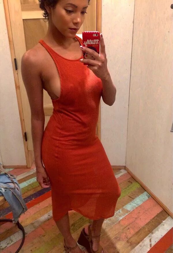 Селфи без бюстгальтера. Красивые девушки без ливчи. Девушки в майках без лифчика частное. Девушки в коротеньких шортах без лифчика. Девушка в майке селфи.