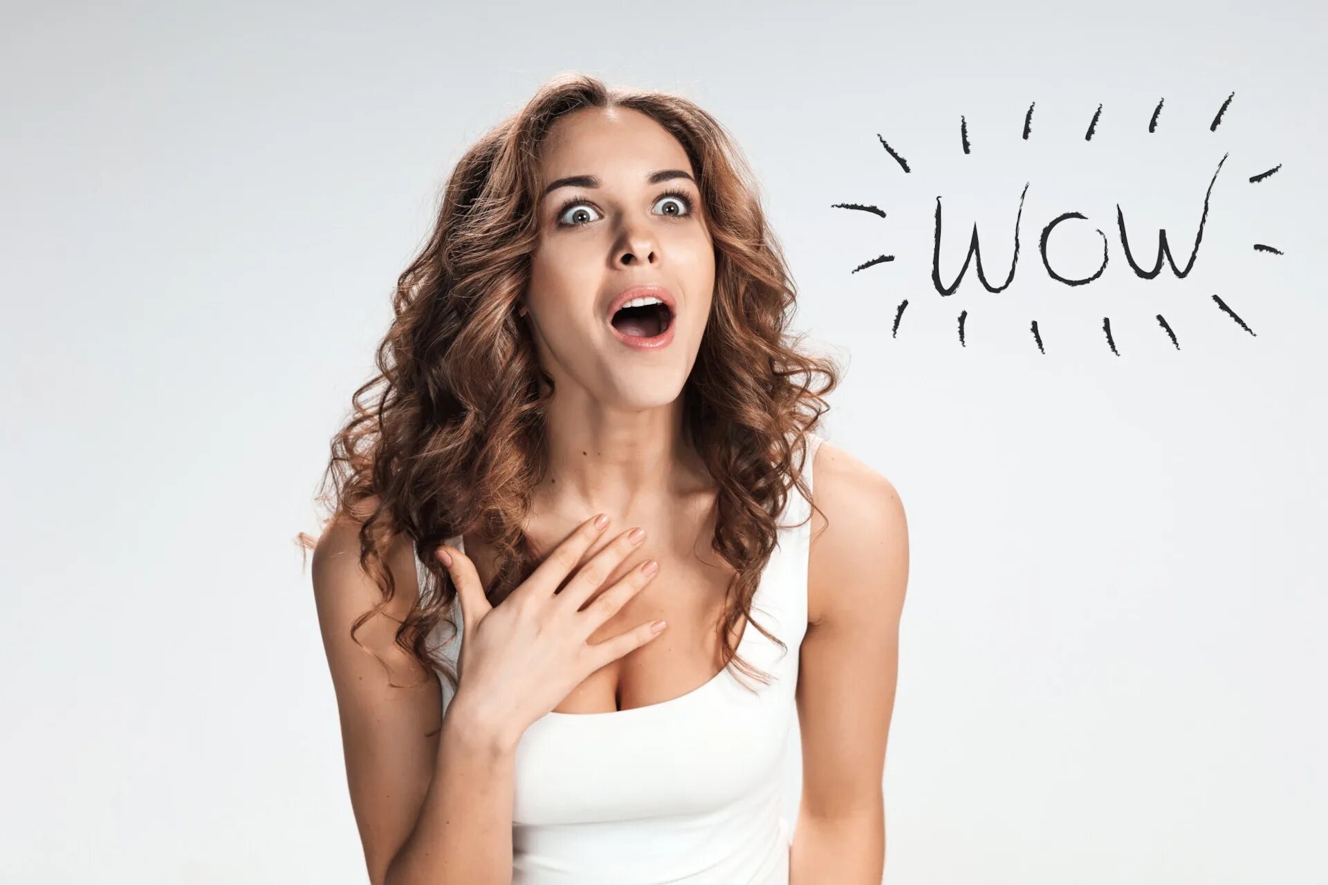 Восхищенная девушка. Как будто удивилась. Удивленная девушка стоковые. Удивление на лице девушки. Как будто удивилась.