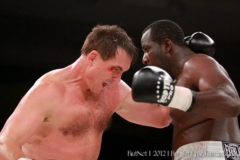 Бек бой. Маскаев против. Маскаев на ринге. Олег маскаев на ринге. Бек бой.