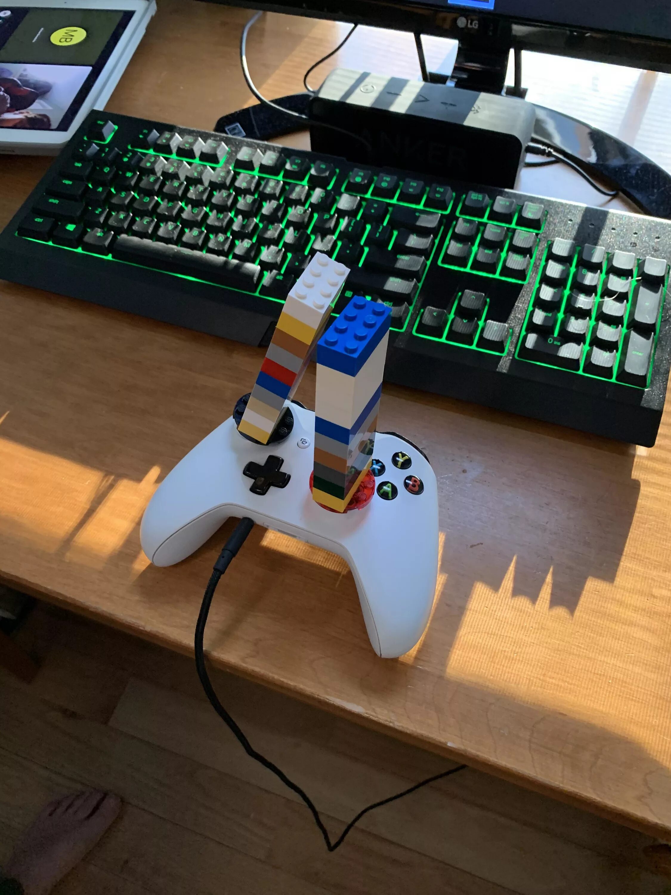 Гейм бар xbox. Как сделать xbox. Кнопки на геймпаде xbox. Приставка из бумаги xbox 360. 40 летний геймер.