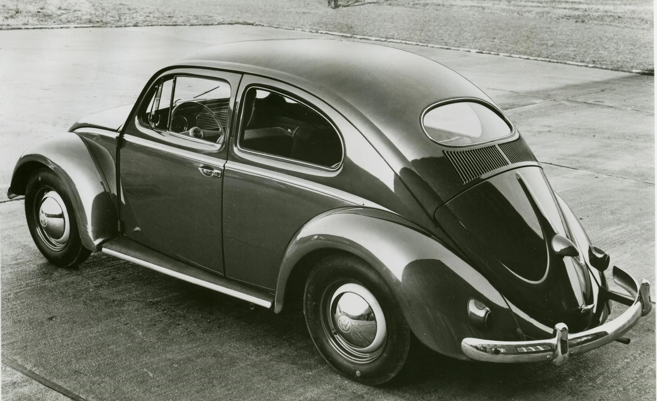 Первые автомобили volkswagen. Volkswagen Käfer – «Жук». 1946. Фольксваген Жук 1953. Фольксваген Жук 1936. Фольксваген Жук vw30.