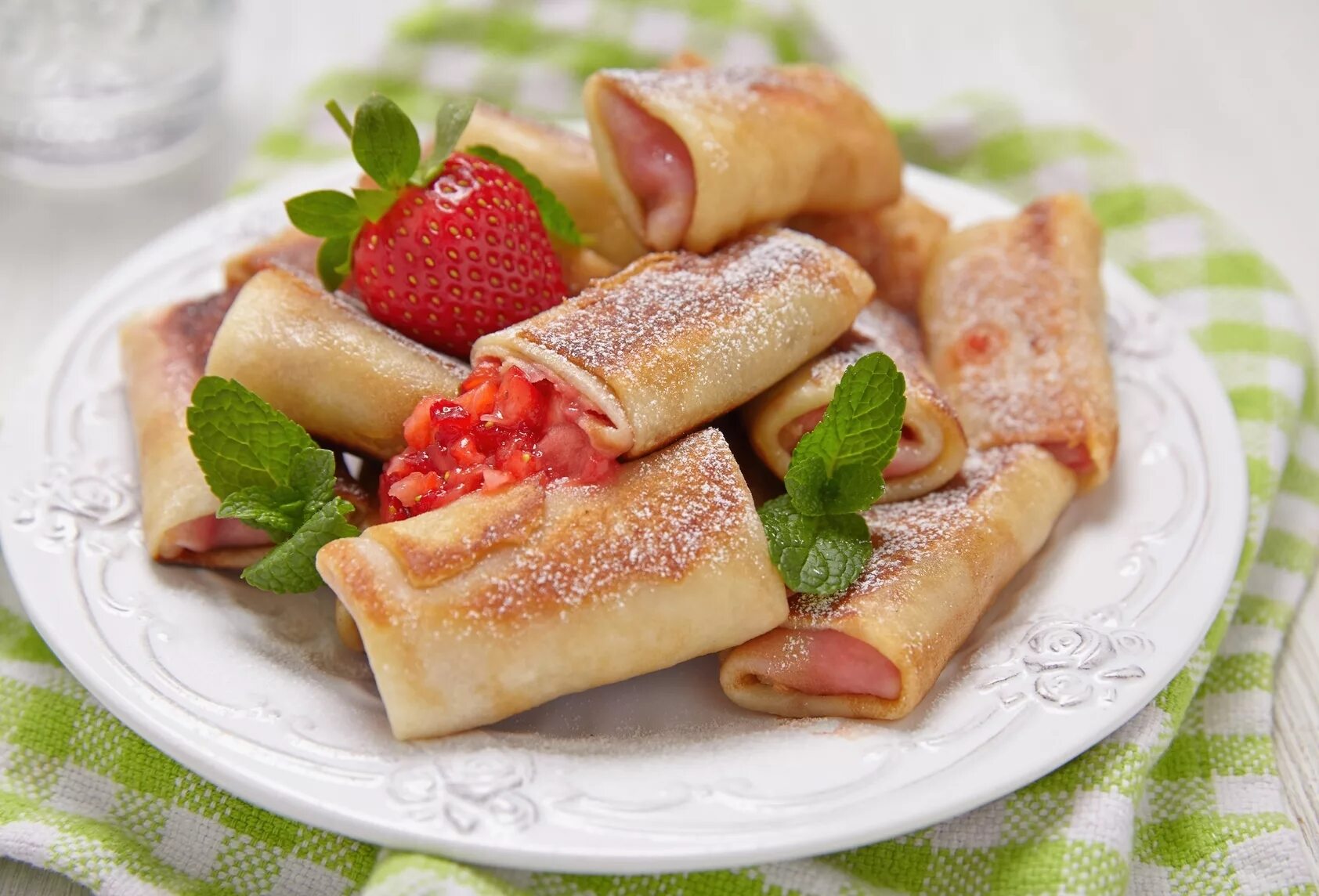 блины замороженные. блины в морозилке. блины с творогом замороженные. блинчики с клубничной начинкой заморозка. блины с начинкой можно заморозить.