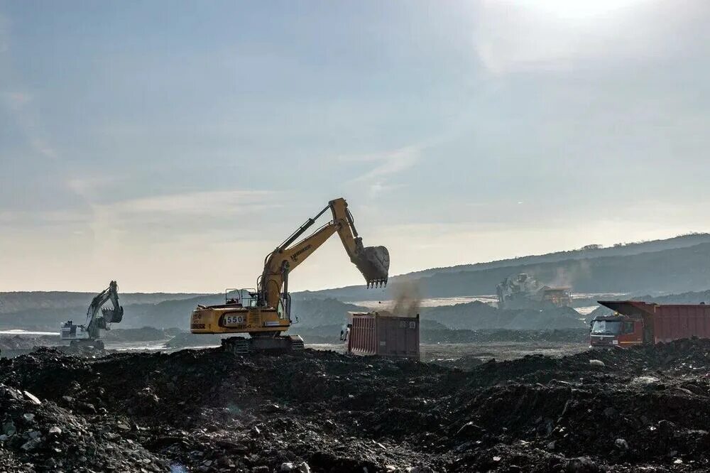 профильный разрез и фронтальный разрез. разрезы на чертежах примеры. предприятия разрезы. ирша-бородинского разрез. наклонный разрез черчение.