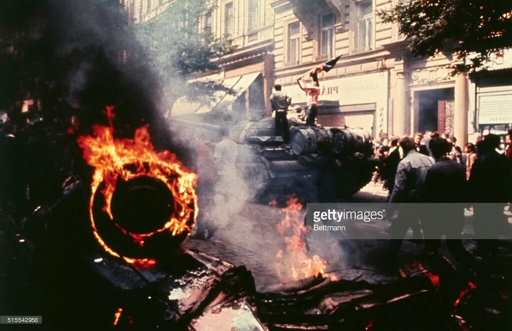 Протесты в чехословакии. Прага август 1968. Советские войска в Праге 1968. Операция Дунай 1968.