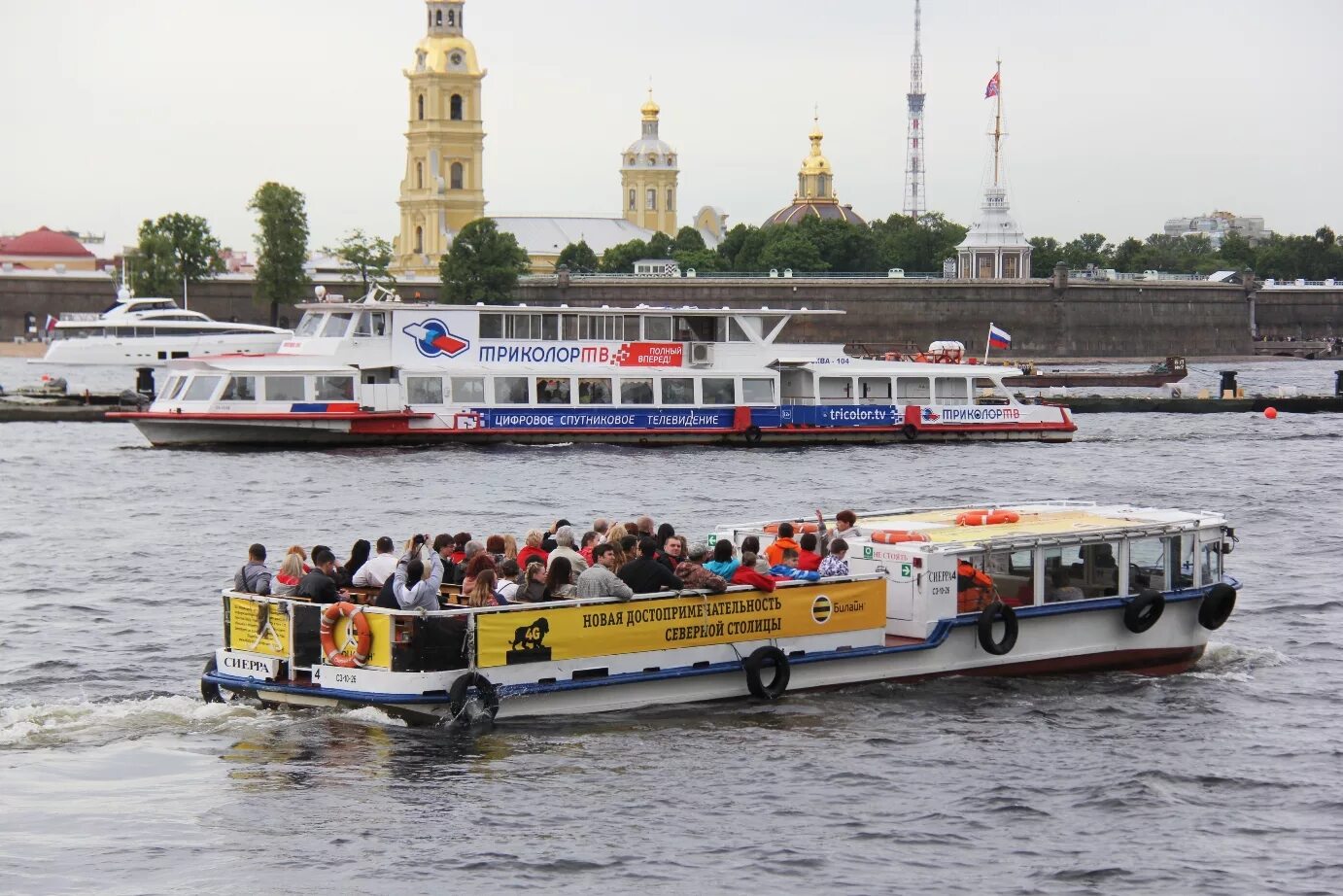 Регистрация водного транспорта. Реклама теплохода. Водный транспорт. Брендирование теплохода. Реклама на водном транспорте.