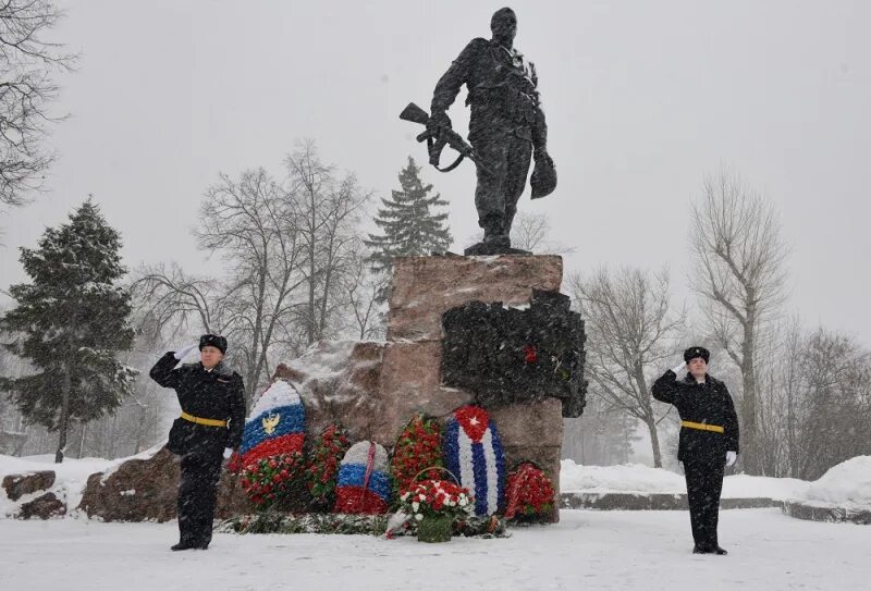 Памятник воинам интернационалистам на поклонной горе. Памятник воину-интернационалисту в москве, на поклонной горе. Парк победы памятник воинам интернационалистам. Памятник воинам афганцам в москве на поклонной горе. Памятник воинам интернационалистам на поклонной горе.