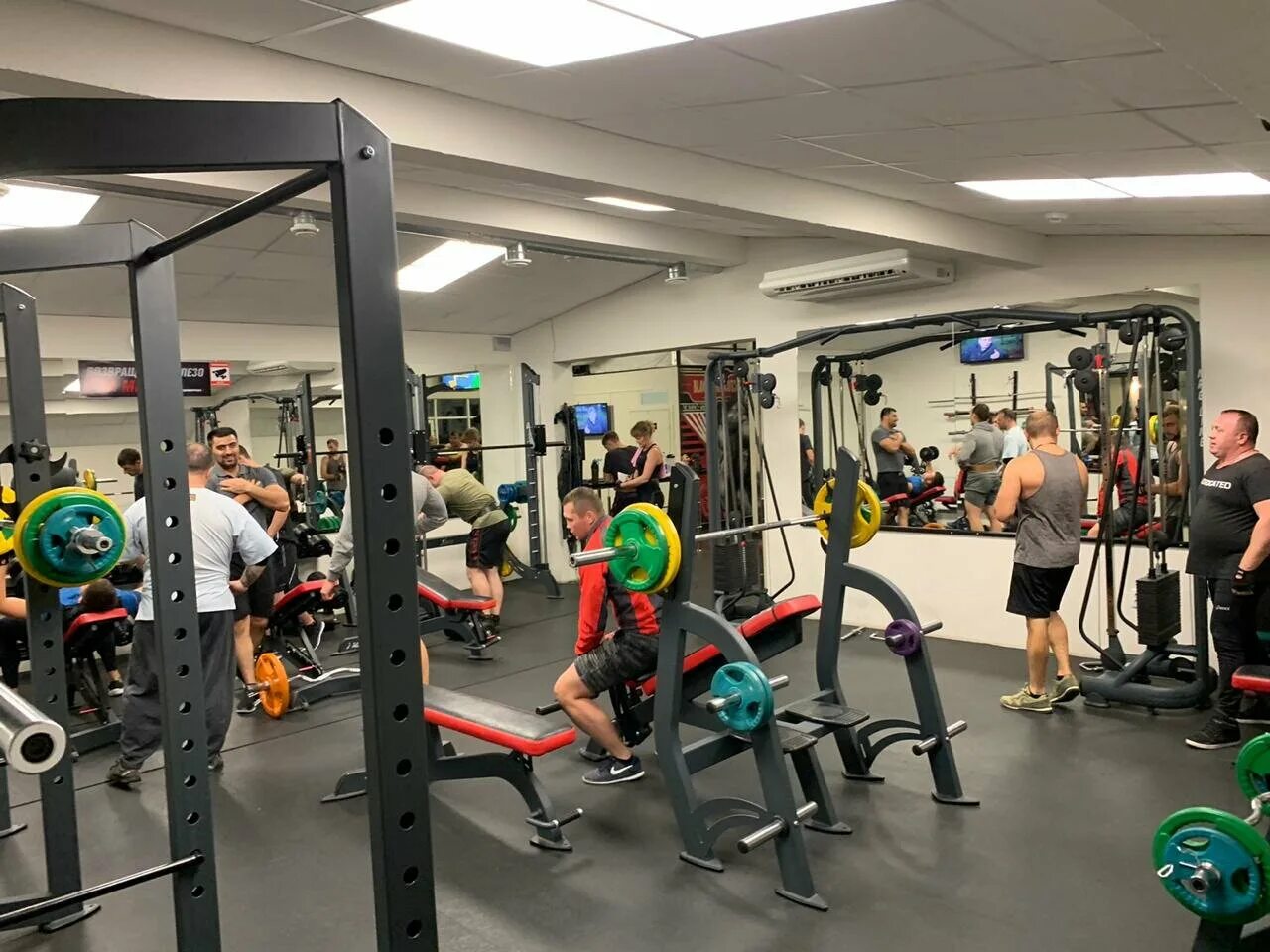 Спортзал ростов на дону. Зал кросслифтинг ростов на дону. Качалка зал. Качалки ростов. Спортзал шторм калининград.