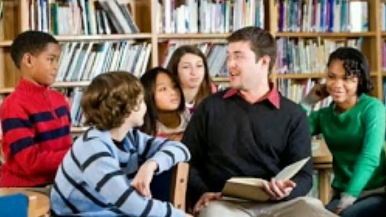 Учитель играет с детьми. Can tell school. Учитель играет с детьми картинки. Дресс код школьная форма. Can tell school.