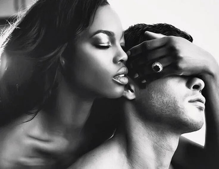 Необычные пары. Любовь с темнокожим. Черные девушки любят белых девушек. Черные девушки любят белых девушек. Красивые межрасовые пары.