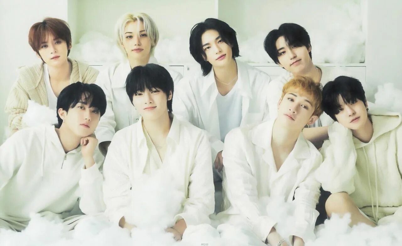 Номер стрей кидс настоящий 2024. Номер stray kids. Группа stray kids 2023. Stray kids участники. Стрэйкидс 2024.