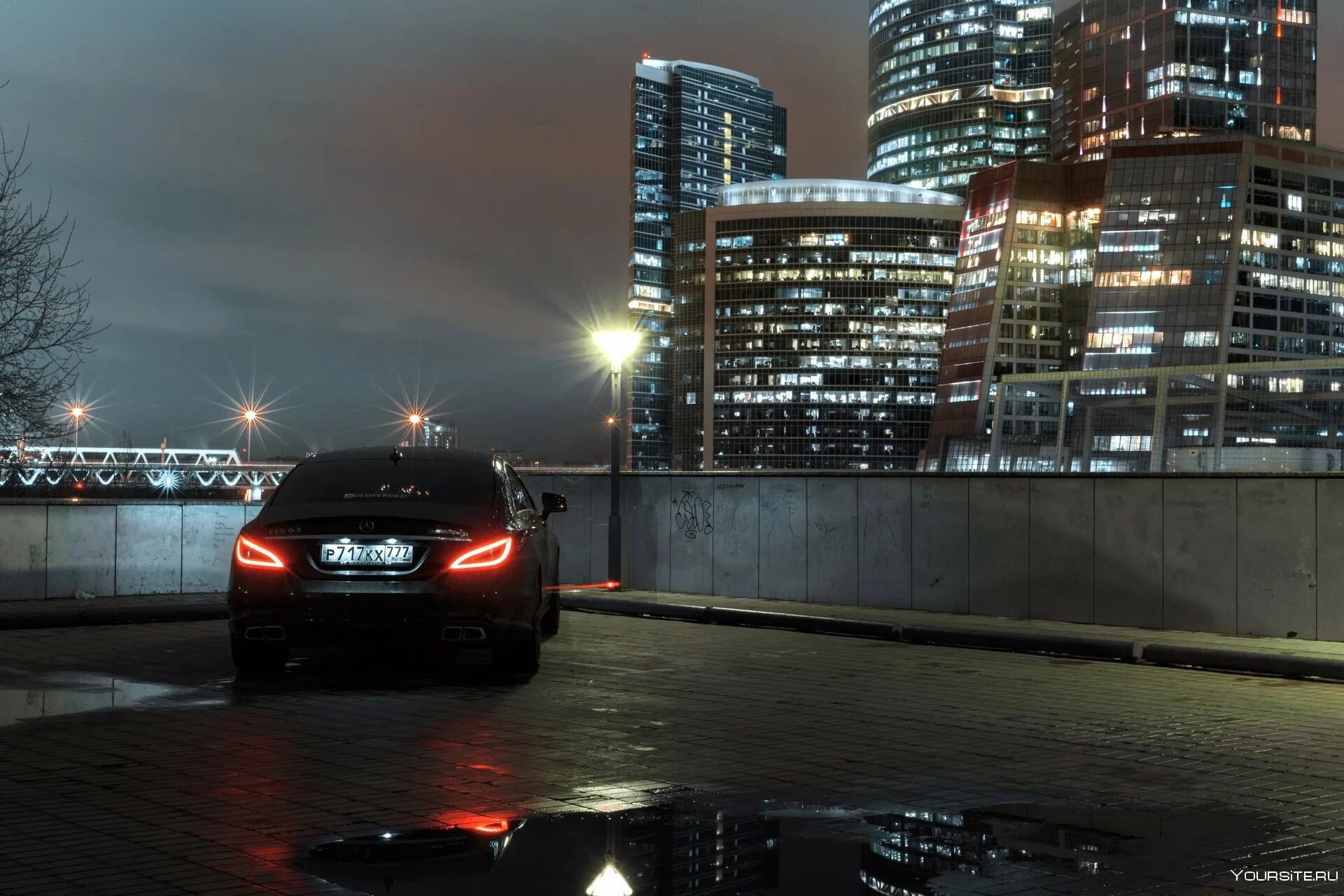 Красивая машина ночью. Mercedes Benz CLS 63 AMG ночью Москва. Мерседес АМГ С 63 В ночном городе. Москва ночь BMW f30. CLS 63 AMG ночью Москва Сити.
