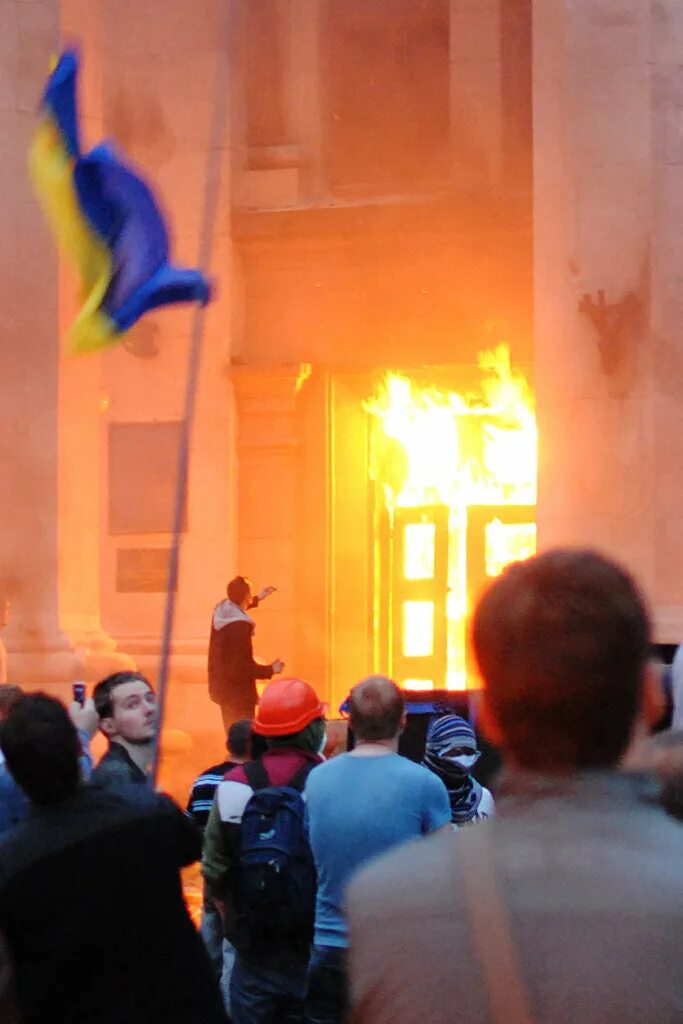 Дом профсоюзов в Одессе 2 мая 2014. Одесса 2014 дом профсоюзов. Одесса 2 мая дом профсоюзов. Одесса дом профсоюзов трагедия. Одесса 2014 год дом профсоюзов