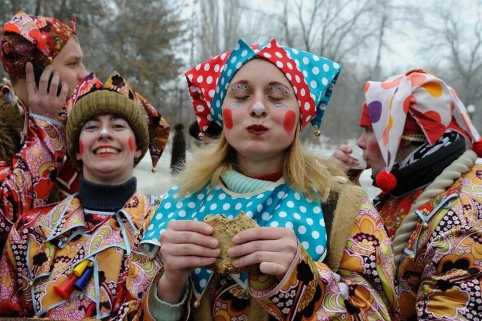 Грим на масленицу. Костюм Масленицы. Макияж на Масленицу. Ряженые на Масленицу. Костюмы ряженых на Масленицу.