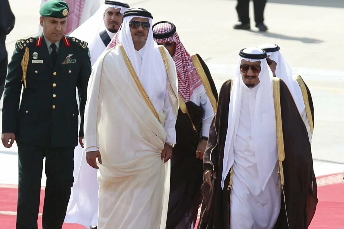 Катар и саудовская аравия. Арабистан Шейх. Катар Саудовская Аравия. Катар арабы-катарцы. Катар люди.