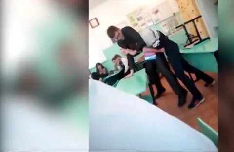 Села прямо в школе