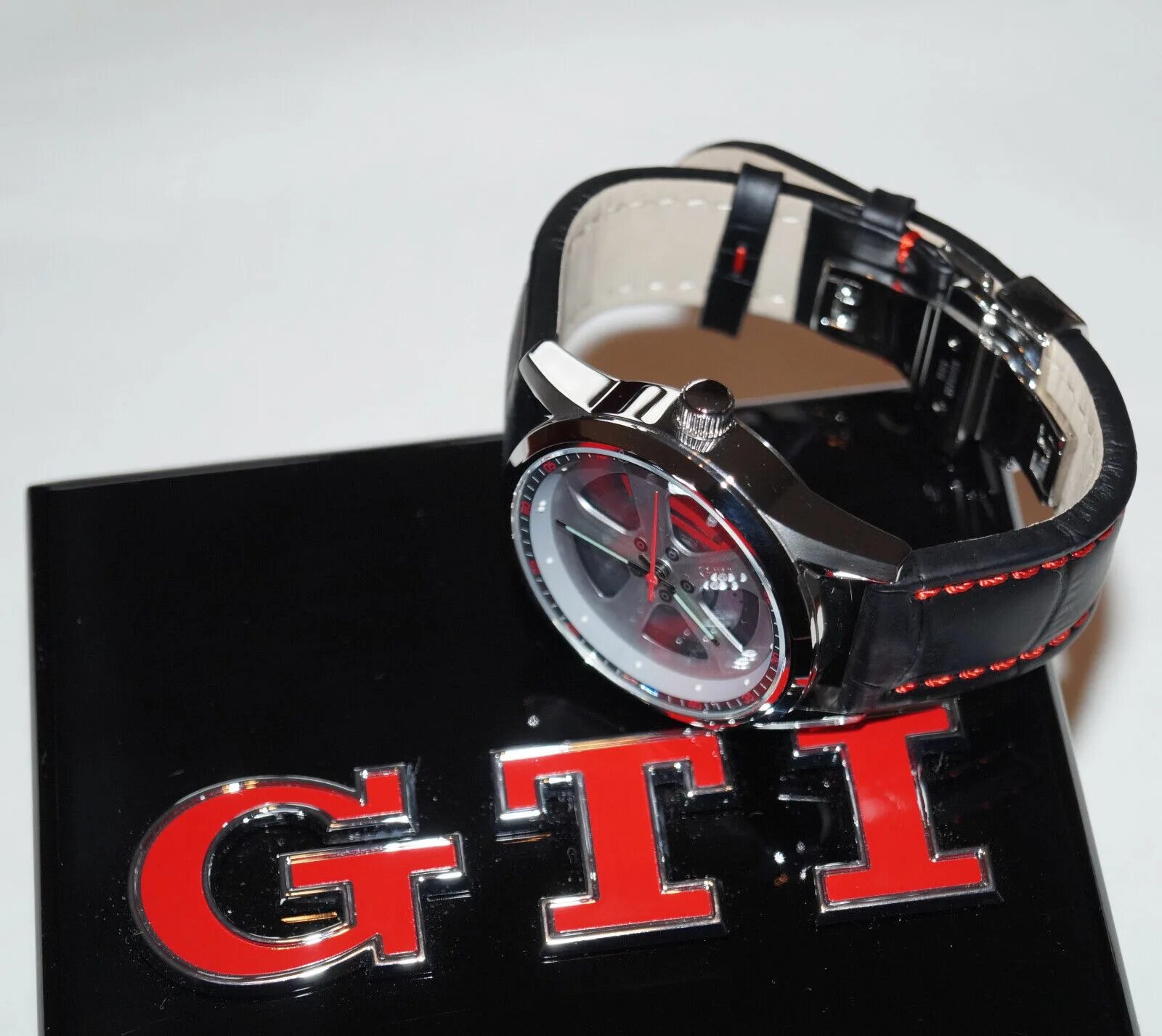 Часы volkswagen. Часы VW GTI. Часы VW GTI 000050830a041. Часы VW Golf GTI. Часы мужские Volkswagen QTI 44.