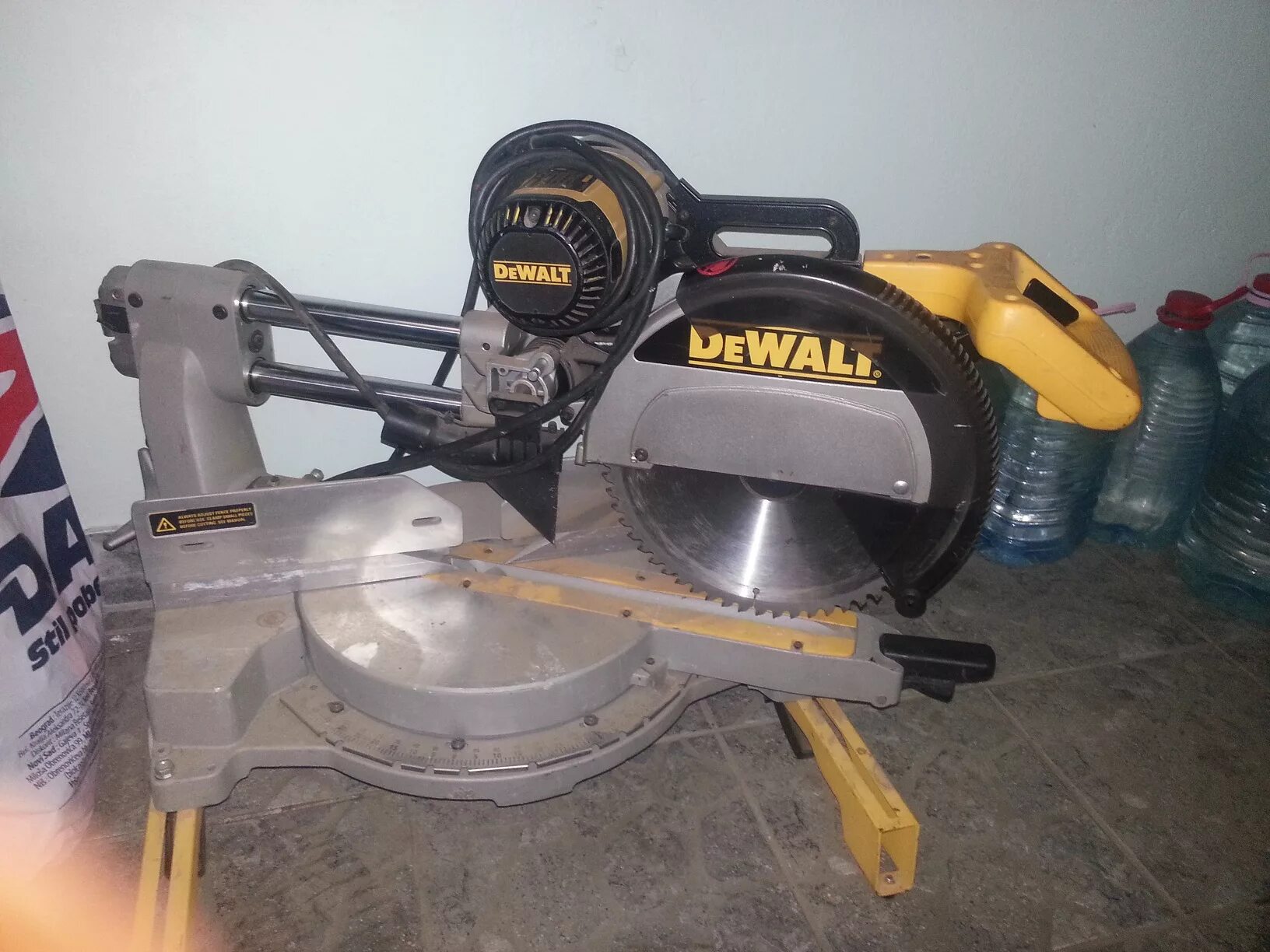Торцовая пила деволт 780 авито. Dewalt dw708-qs. dewalt dw 708 qs type 3. торцовочная пила dewalt dw708. торцовочная пила девольт dw708-qs.