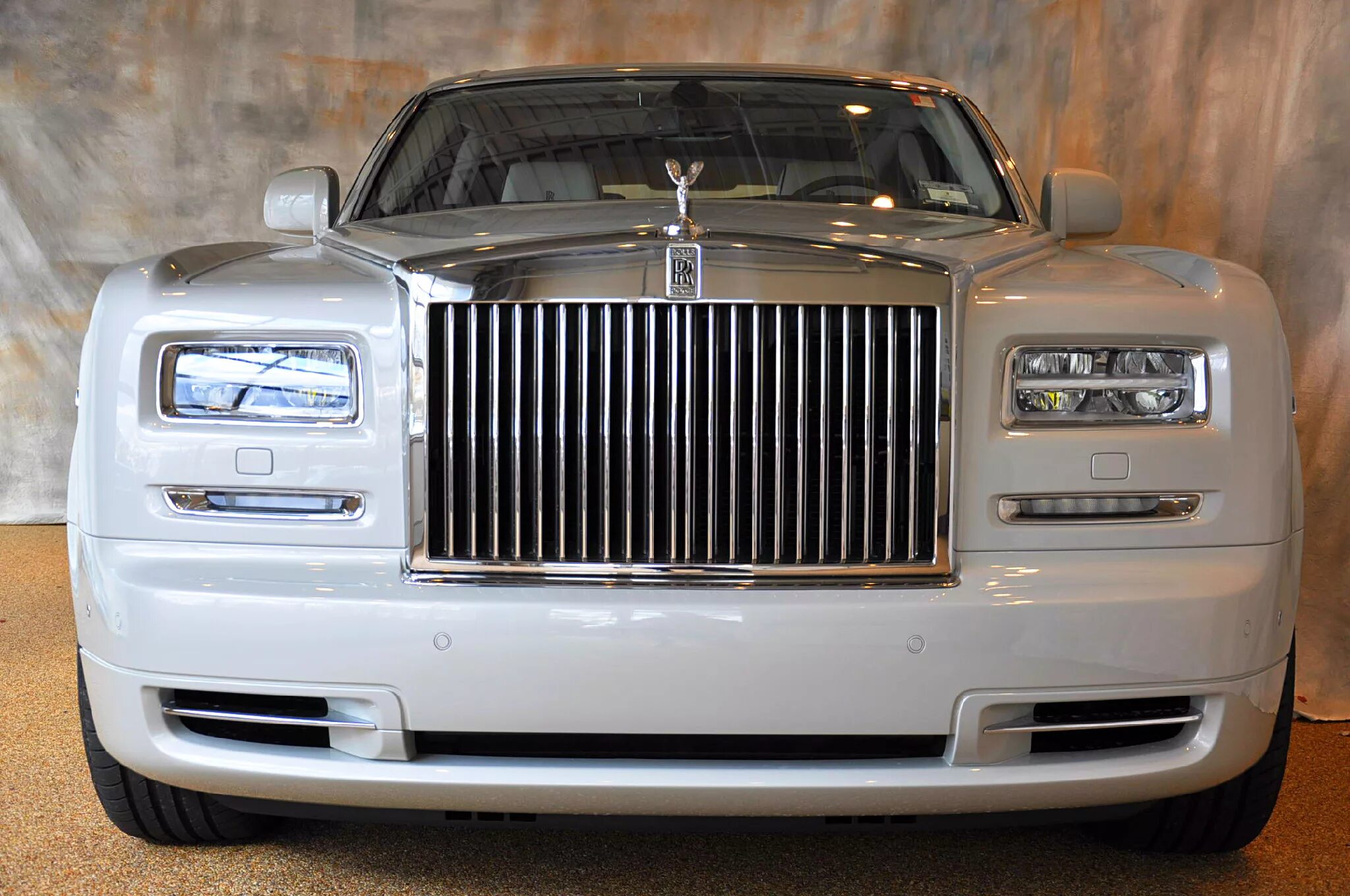 Rolls Royce Phantom 2014. Rolls-Royce 555. Роллс Ройс м 001. Роллс Ройс 1990. Машина ров