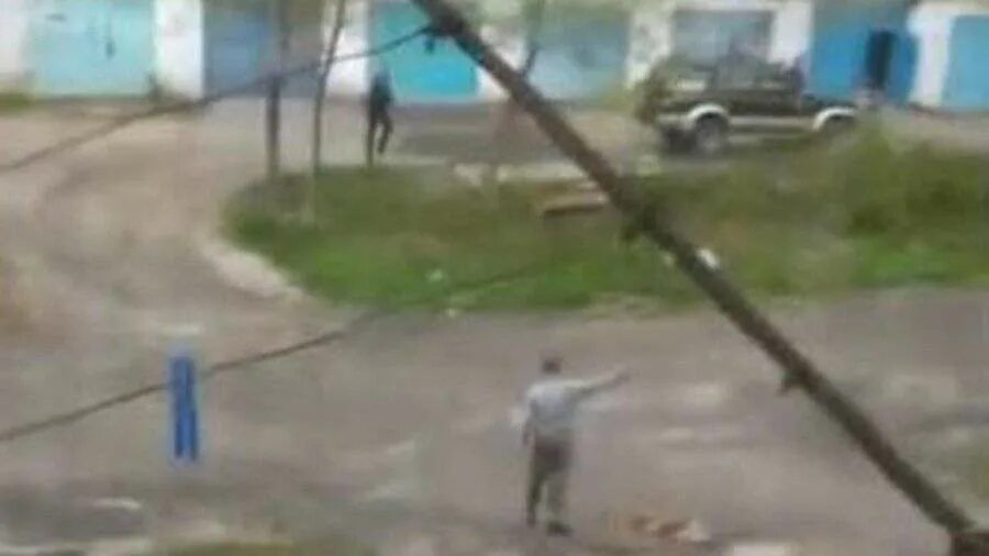 2022. Машина для свадьбы в кыргызстане. Депутат взорвавший три гранаты. В украине подорвали школу в одессе. Взрыв гранаты в реальной жизни.