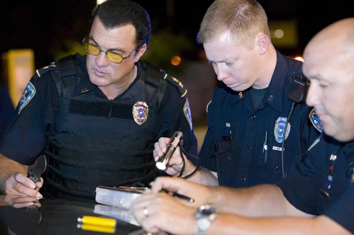 Законник сериал. Стивен сигал полиция. Эял поделл. Законник сериал. Законник дата выхода.