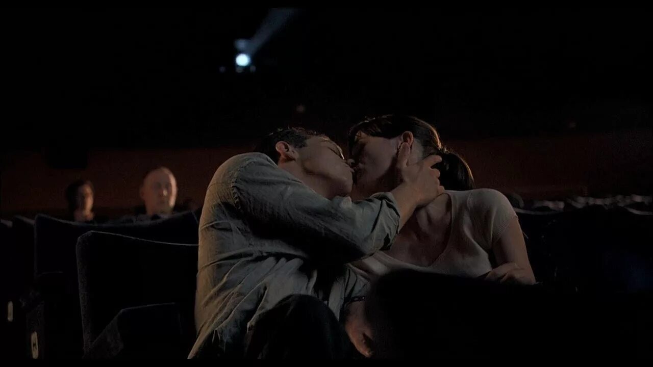 Сцены поцелуев из фильмов. Эмили мортимер матч поинт. Сцена поцелуя видео. Грязные танцы 2 патрик суэйзи. Энни старлайт пацаны.