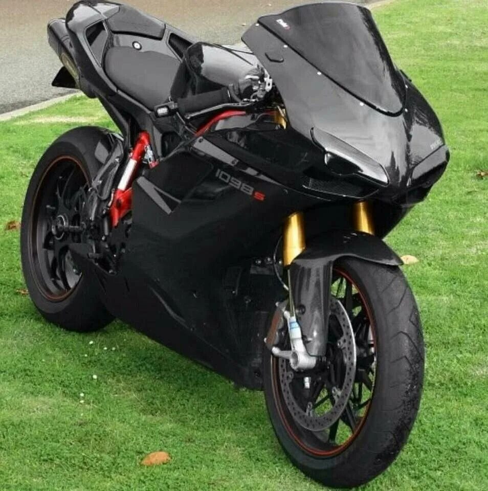 Дукати мотоцикл черный. Ducati 1098 черный. Спортбайк Ducati черный. Дукати мотоцикл черный матовый.