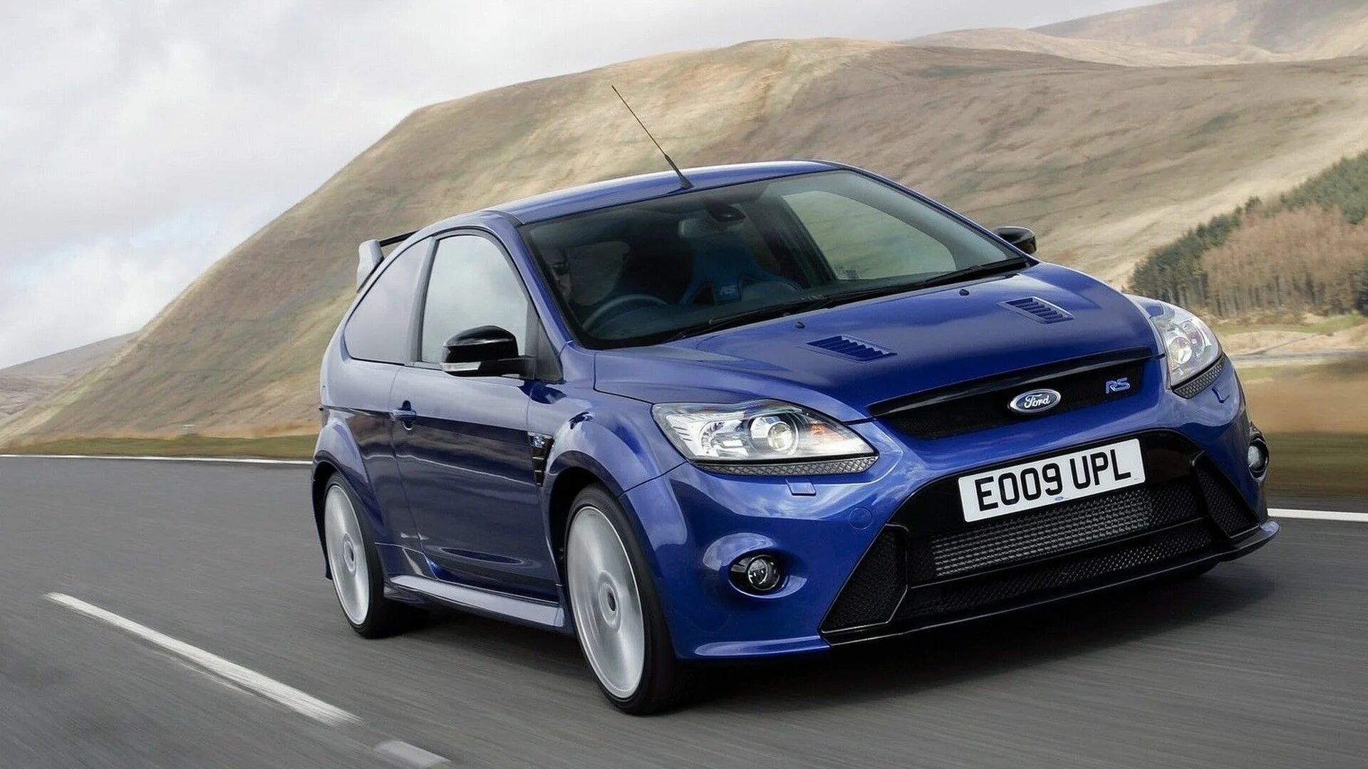 На каком месте форд. Ford Focus RS mk2. Ford Focus RS 2011. Ford Focus 2. Ford Focus 2 RS 500.