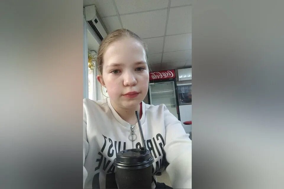 12 летняя живет с 48 летним. 12 Летние девочки в школе. 17 Летняя девушка. Пропавшие ученицы.